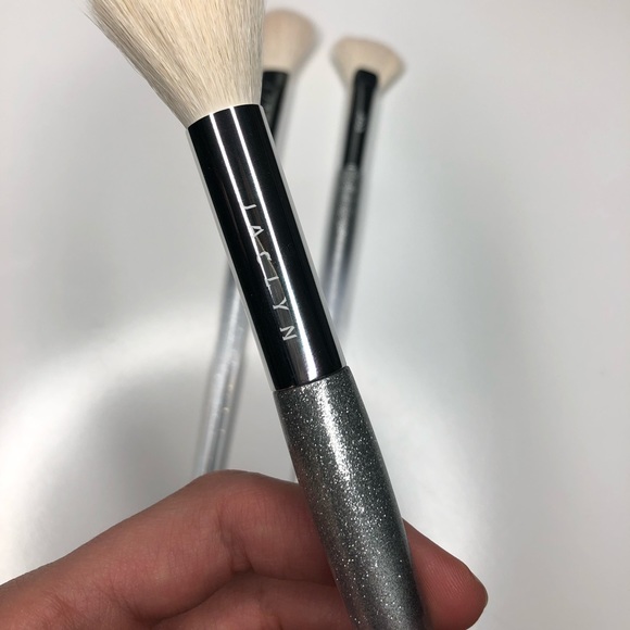 Jaclyn Cosmetics Bring the Light Brush Trio - Picture 7 of 7